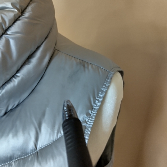 Calvin Klein silver puffer vest 90% duck down womans medium - Picture 13 of 15
